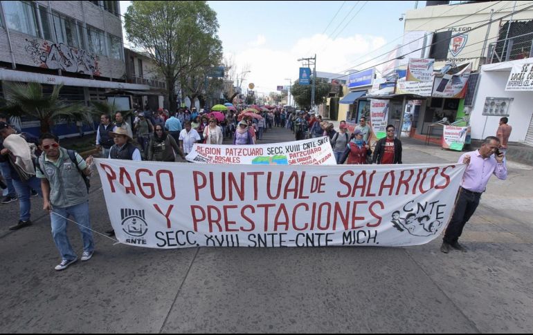 Al momento los maestros mantienen presencia con plantones y bloqueos en seis tramos ferroviarios. EFE / I. Villanueva