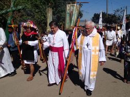 Frente a la Catedral, los fieles católicos participaron en una ceremonia religiosa tras la manifestación. SUN/ARCHIVO