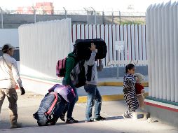Las deportaciones iniciarán por la garita de San Ysidro, Tijuana, y proseguirán en los demás puertos de entrada. AP/G. Bull