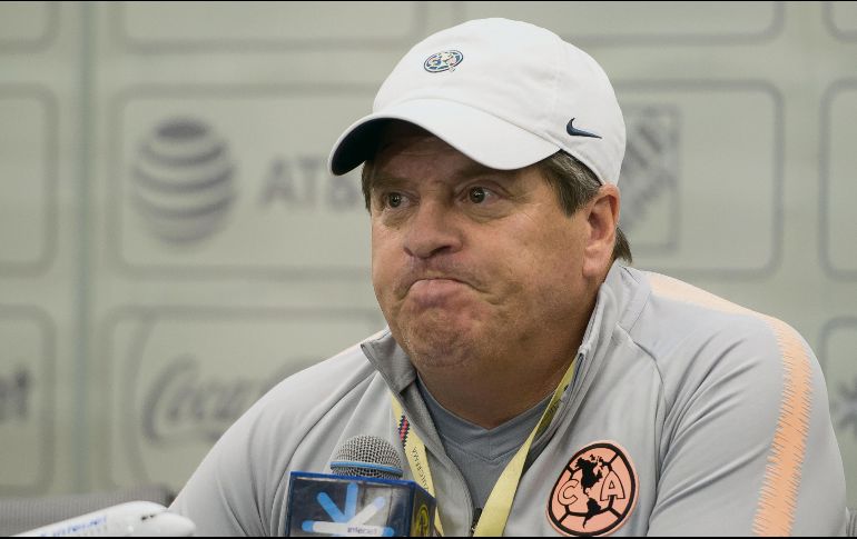 Complicado. Miguel Herrera enfrentará este duelo ante Rayados con varias bajas en su plantel. MEXSPORT / 