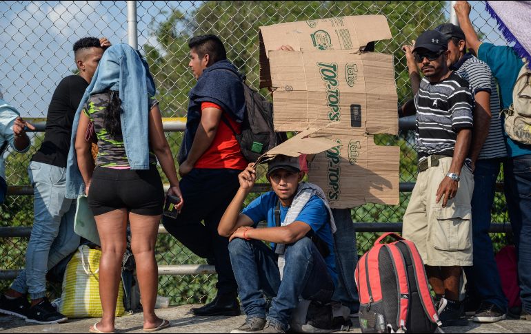  Rodríguez que en ese espacio se contará para pernoctar, servicio de sanitarios y para la ducha, así como comedor y espacios habilitados para servicios de salud, protección civil. EFE/ L. Villalobos