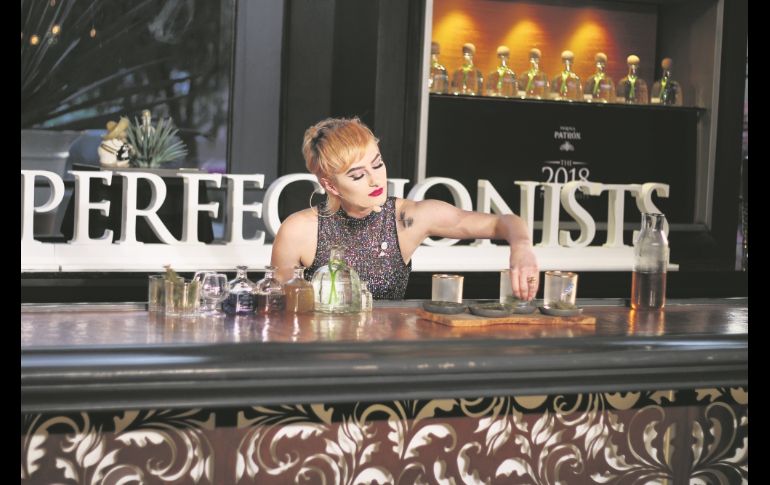 Makina Lynn Labrecque. Desde Canadá, con un cálido trago llamado Cyanocitta.