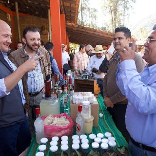 Promete mejorar la red carretera
