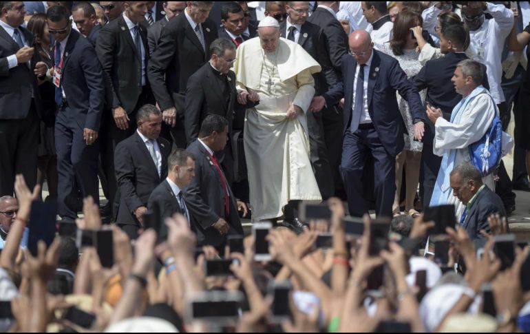El próximo mes El Pontífice recibirá a los Obispos para tratar la problemática de pederastia. EL ARCHIVO / AFP