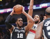 LaMarcus Aldridge (#12) firmó un doble-doble anoche en Nueva Orleáns. AP / G. Herbert