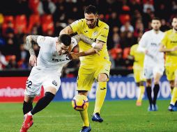 Los valencianos le dieron toque de balón a los jugadores del Villarreal. EFE