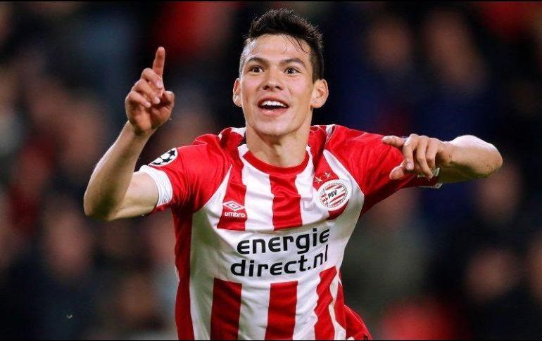 Hirving Lozano recibió un fuerte golpe en la cabeza durante el partido contra el Groningen.  TWITTER / @PSV
