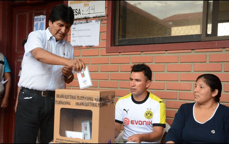 El presidente Evo Morales acude a votar en las elecciones primarias de este domingo. EFE /