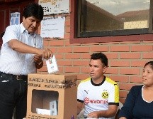 El presidente Evo Morales acude a votar en las elecciones primarias de este domingo. EFE /