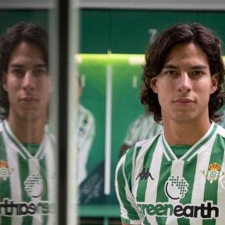 Afición del Betis elogia a Lainez en su debut como titular
