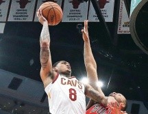 Jordan Clarkson (#8) encabezó el ataque de los Cavs, que llegaron a 10 triunfos. AFP / J. Daniel