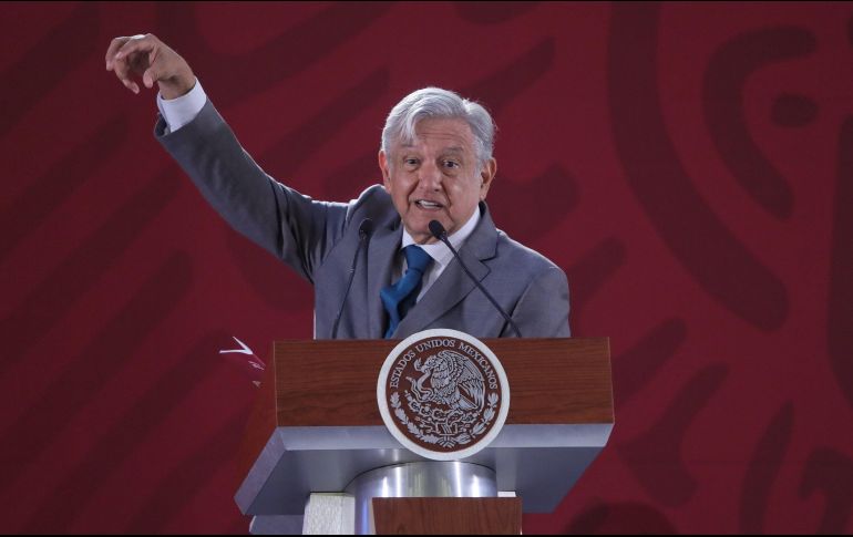 López Obrador asegura que no dará la orden de reprimir a los maestros porque son pueblo, no por debilidad. EFE / S. Gutiérrez