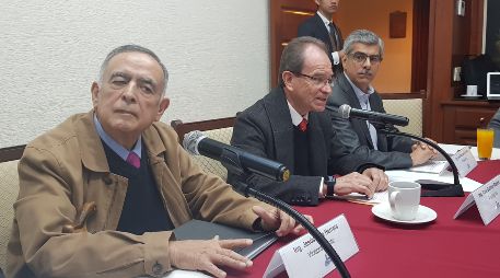 Raúl Güitrón Robles (c), presidente de la AISAC, asegura que 