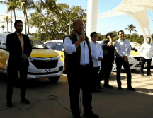 En su visita a Puerto Vallarta, Alfaro respaldó públicamente a los taxistas de ese municipio, quienes han sido activos opositores de la operación de ERT's. TWITTER / @EnriqueAlfaroR