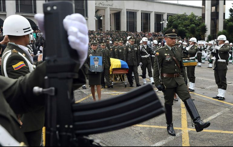 Funerales del cadete Andrés Felipe Carvajal, una de las víctimas del atentado terrorista que dio al traste con las negociaciones entre el Gobierno y el ELN. AP/F. Vergara