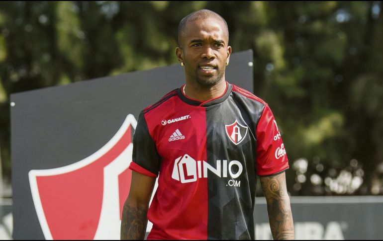 Para el colombiano Darío Burbano, los rojinegros van por los dos torneos. AFP