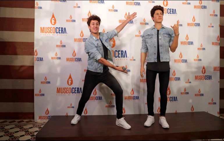 Juanpa Zurita devela su escultura de cera en el Museo de Cera en la capital del país. SUN / L. Cortés