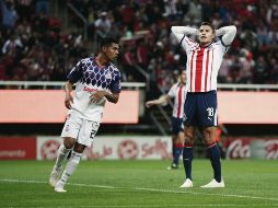 Ronaldo Cisneros marcó el tanto para el empate de Chivas, pero también dejó escapar dos ante Ricardo Díaz. EL INFORMADOR / F. Atilano