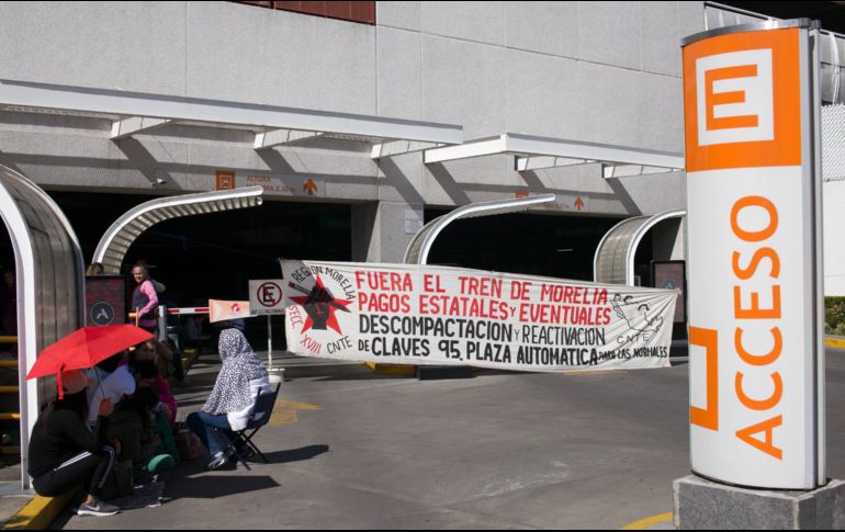 Trabajadores de la CNTE aún no llegan a un acuerdo con el gobernador de Michoacán, Silvano Aureoles. EFE/I. Villanueva