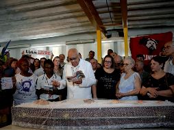 Ciudadanos asisten al funeral de 