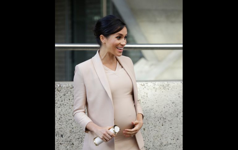 Meghan, duquesa de Sussex, sale de una visita al Teatro Nacional en Londres. Este mes se anunció a la duquesa como patrocinadora del recinto. AP/K. Wigglesworth