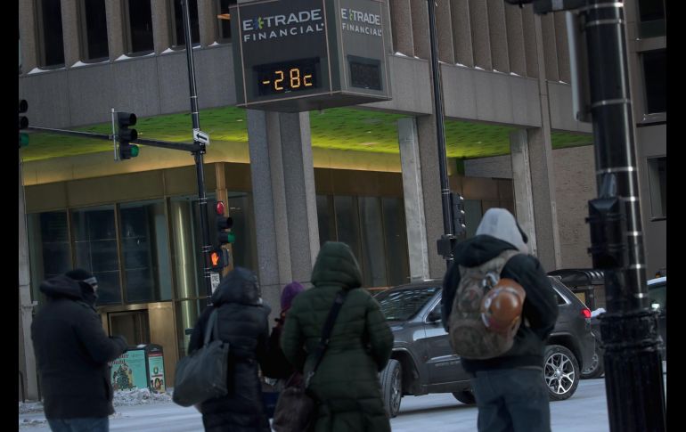Un termómetro marca -28 grados centígrados en Chicago. En esta ciudad, donde la temperatura esta mañana era de -30°C, con una sensación térmica de -46°C a causa del viento helado, hacía más frío que en la capital del estado de Alaska (a -21°C).