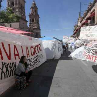 Cobran maestros de Michoacán quincena y compensación