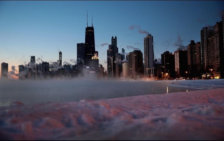 Esta gélida semana ha paralizado a las principales ciudades de la región, donde el agua se convierte en hielo y las personas se congelan por estar unos minutos al aire libre. AFP / S. Olson