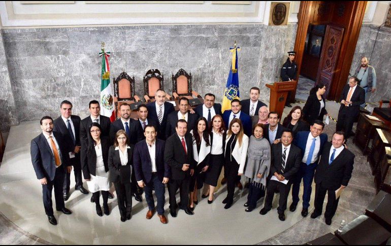 Durante el evento, diputados de distintos partidos políticos ofrecieron un breve discurso. TWITTER / @SalvadorCaro