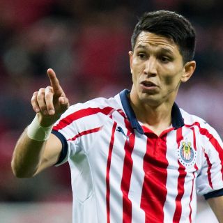 Jesús Molina, sin problema con línea de cinco o cuatro en Chivas