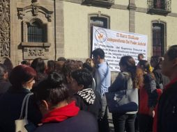 Algunos de los trabajadores son recibidos por el presidente del Tribunal para llegar a un acuerdo, pero los quejosos lo rechazan. EL INFORMADOR / P. López