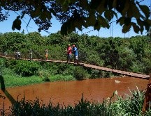 Tres agencias estatales y federales pidieron ayer miércoles a los habitantes que se abstengan de utilizar el agua directamente del río o a unos 100 metros alrededor de él. AFP / ARCHIVO