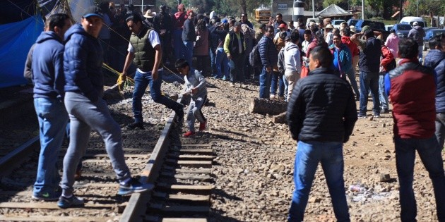 La CNTE libera s&oacute;lo tres puntos ferroviarios en Michoac&aacute;n
