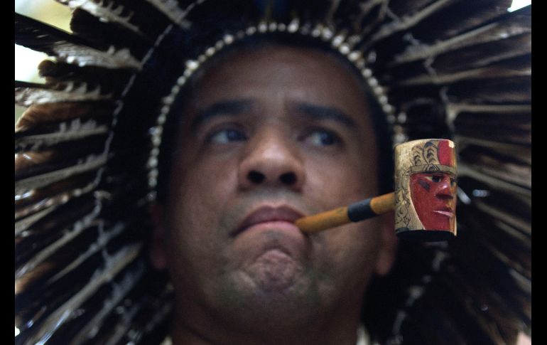 Indígenas de varias etnias protestan pidiendo demarcación de tierras durante la clausura del 