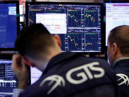 Las alzas de la jornada fueron impulsadas por los favorables reportes de algunas empresas como Facebook y General Electric. AP/R. Drew