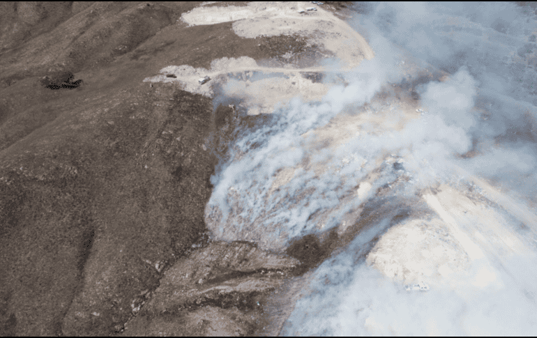 El incendio ocurrió hace cuatro días en el basurero propiedad de la empresa Hasar’s, ubicado sobre la Carretera a Colotlán. TWITTER / @UMPCyBZ