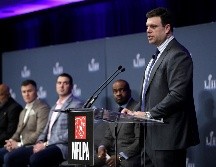 Eric Winston, presidente de la NFLPA, habla durante la conferencia de prensa previa al Super Bowl. AP/D. Phillip