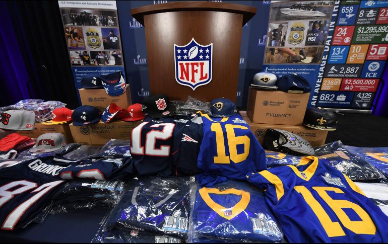 Conforme pasan los días, las playeras y artículos en venta en la tienda oficial de la NFL comienzan a agotarse, excepto los que tienen los colores azul y amarillo. AFP / T. A. Clary
