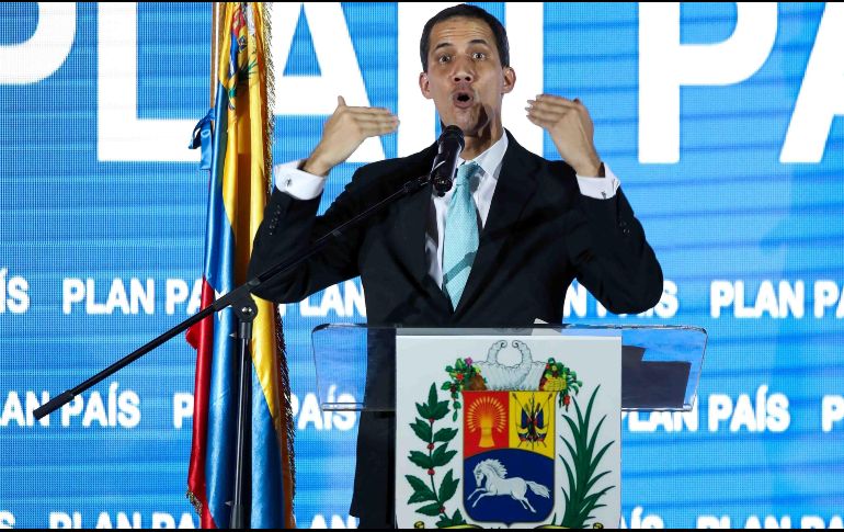 En un video, Guaidó pidió a los venezolanos seguir presionando el cambio de gobierno con actividades de calle. EFE/C. Hernández