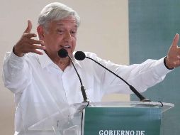 López Obrador fue escoltado por un convoy de al menos 5 camionetas tipo Suburban, blancas, del gobierno del estado. SUN / A. Ojeda