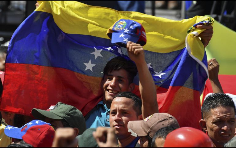 Guaidó llamó a las fuerzas armadas y civiles a actuar ante la crisis humanitaria en Venezuela. AFP/Y. Cortez