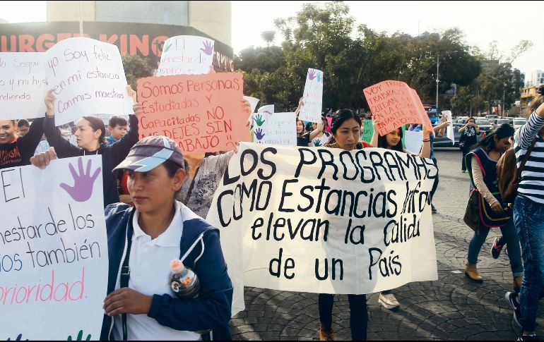 Más de 150 personas se manifestaron ayer en la Glorieta Minerva. EL INFORMADOR / E. Barrera
