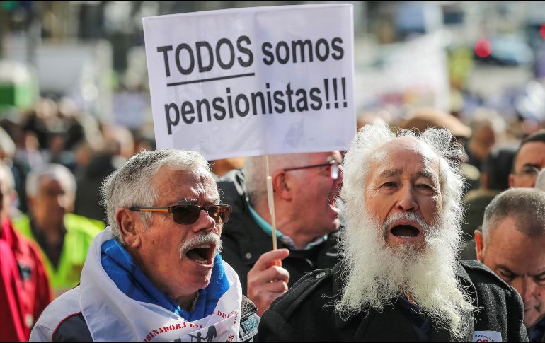 Manifestación para protestar contra los recortes en pensiones y por la defensa del sistema convocada por la Coordinadora Estatal por la Defensa del Sistema Público de Pensiones. EFE / E. Naranjo