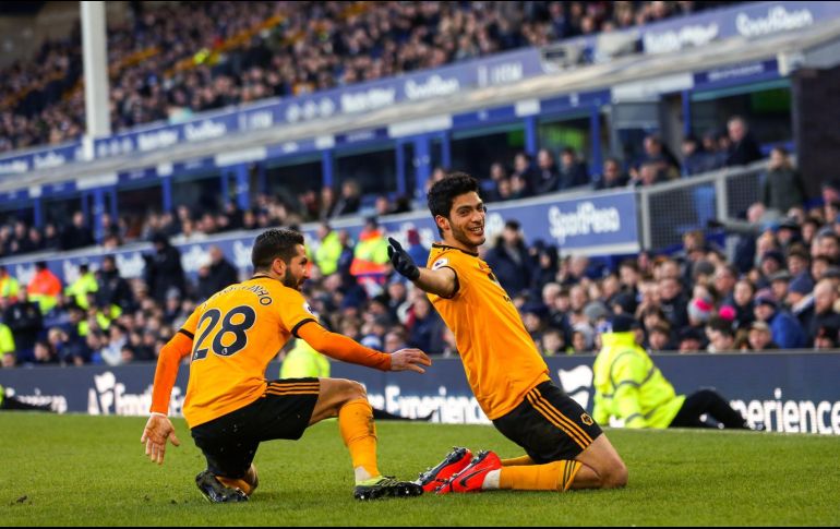 El mexicano atraviesa por un buen momento en el futbol inglés, pues registra cuatro anotaciones en sus últimos tres partidos con los licántropos. TWITTER / @WolvesEspanol