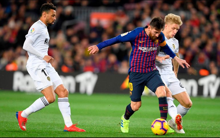 Tras el descanso, el Barcelona consiguió igualar el marcador con un gol de Messi, que marcó con un disparo desde el borde del área en el minuto 64. AFP / L. Gene