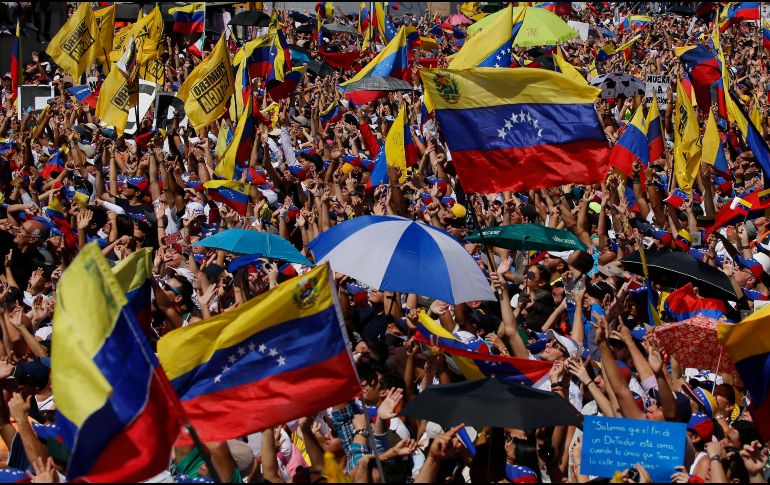 Las movilizaciones no sólo ocurrieron en Venezuela, pues en otros países también se organizaron manifestaciones para presionar la salida de Maduro. EFE/L. Muñoz