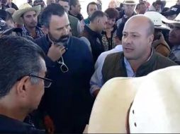 Enrique Alfaro visitó este sábado la comunidad de Juanacatlán, en Tapalpa. FACEBOOK