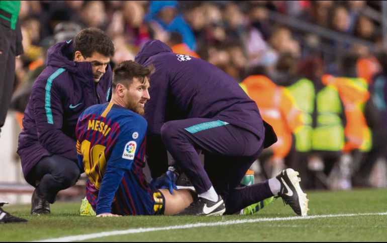 Lio Messi fue atendido del muslo derecho. EFE