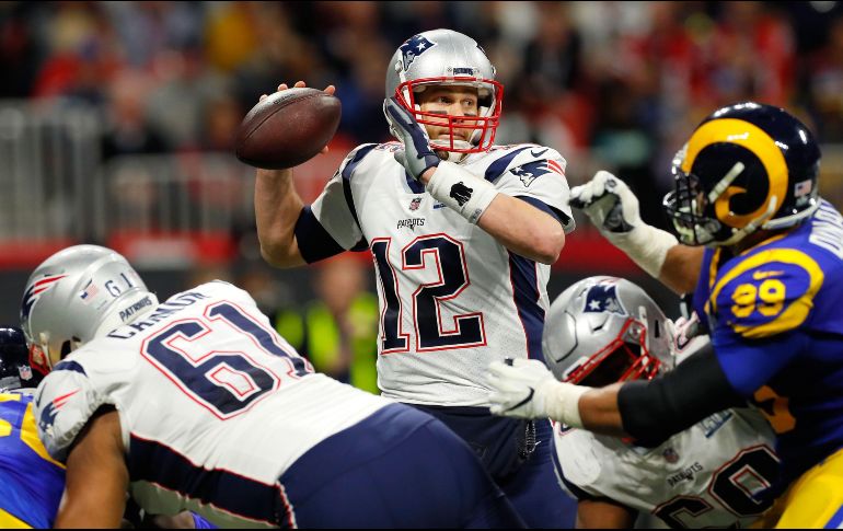 Tom Brady confirma su status como el mejor quarterback en la historia de la NFL. AFP/K. C Cox