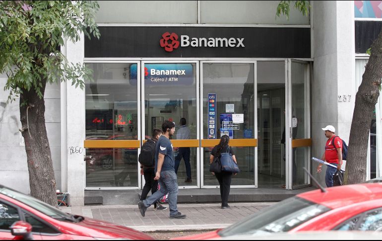 Recuerdan a los usuarios que tienen a su disposición los 365 días del año, los servicios de Banca por teléfono, Banca por internet y cajeros automáticos. EL INFORMADOR / ARCHIVO
